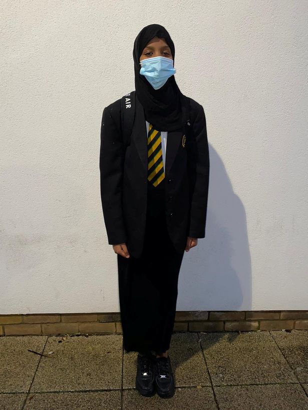 เด็กมุสลิมไม่สวมกระโปรงสั้นไปโรงเรียน ขู่พ่อแม่อาจถูกฟ้อง